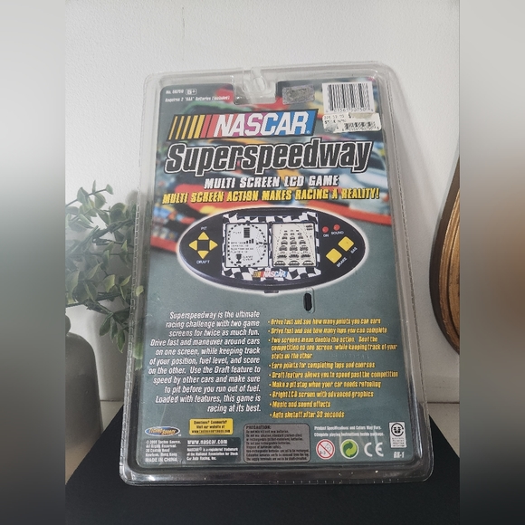 New 2005 NASCAR Speedway Multi Screen LCD Electronic Game - Picture 3 of 4